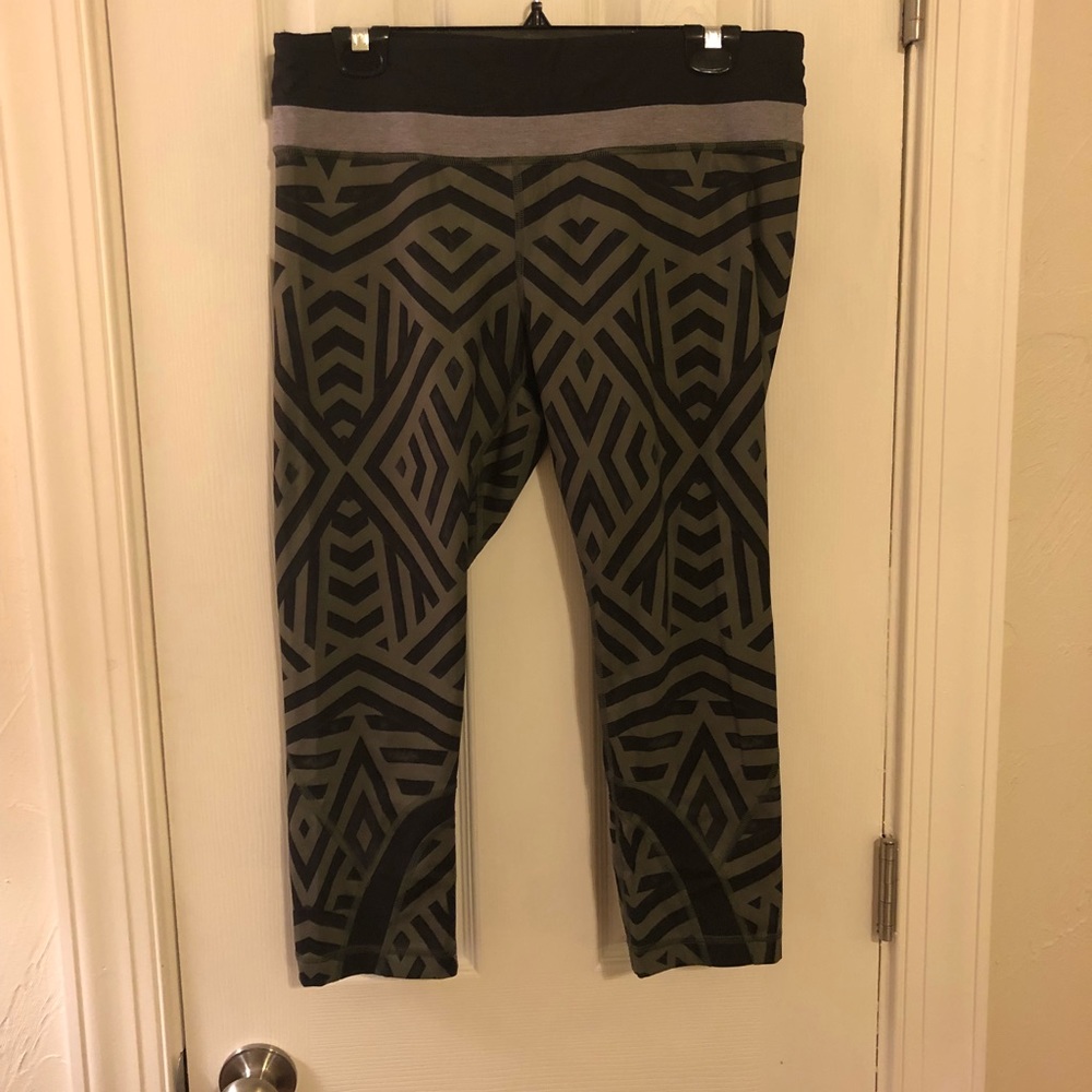 EUC lululemon crops size 10